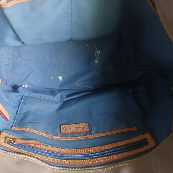 TLC -- Dooney & Bourke light brown patent leather shoulder bag - Picture 6 of 8